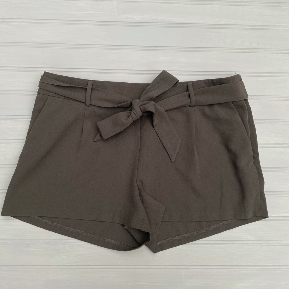 Express Shorts Green Bow Belt Pockets Size 8